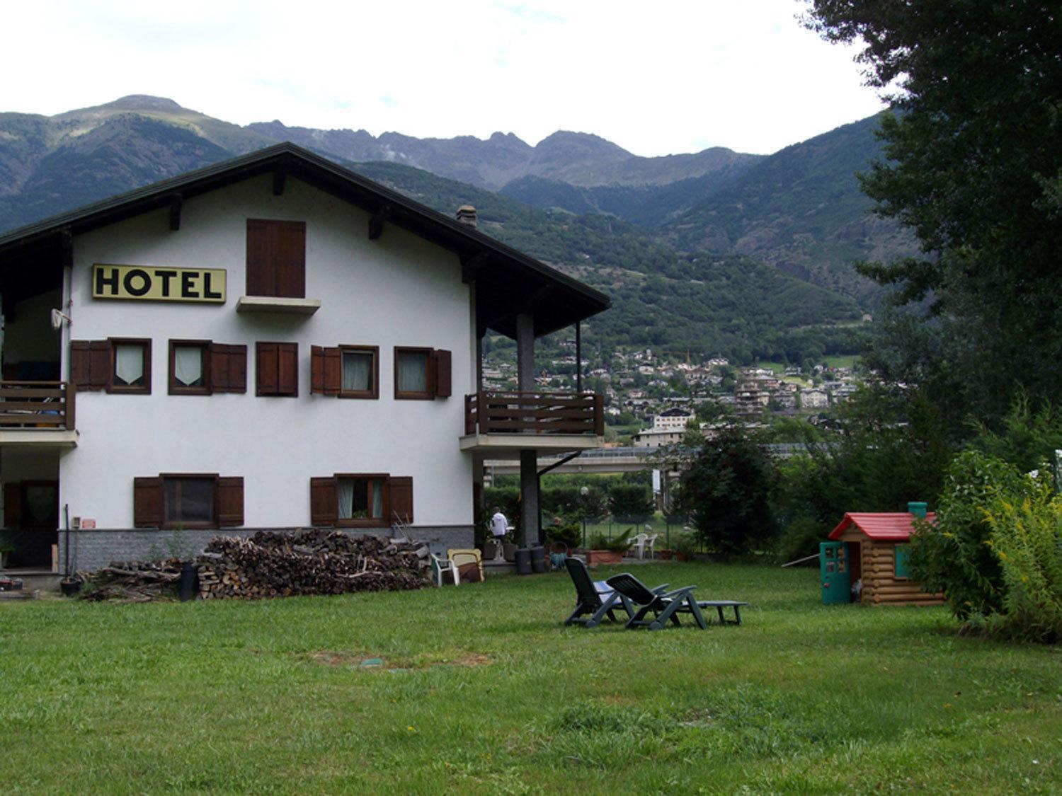 Hotel Petit Foyer Pollein Exterior photo